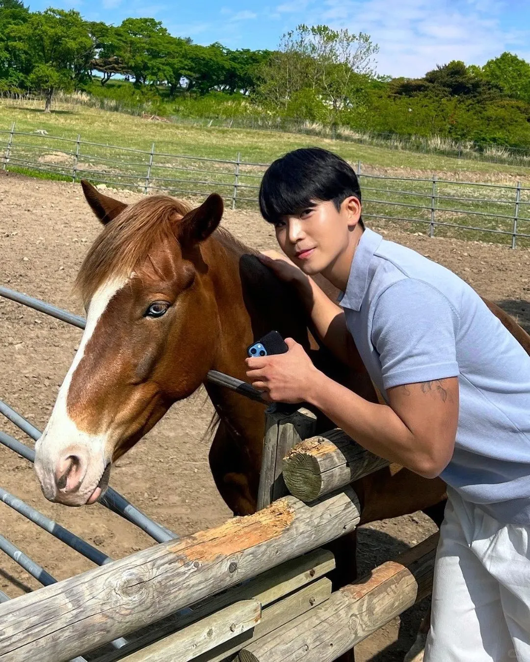 韩国模特：金贤宇