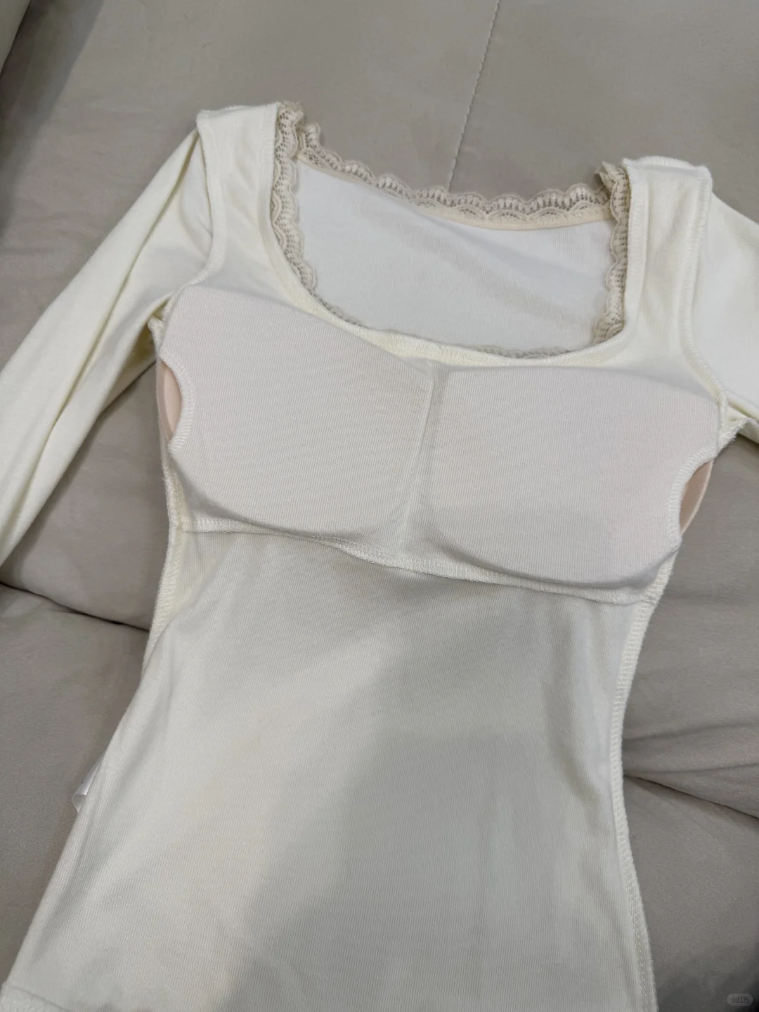 好软糯的奶白色呀～蕾丝好纯欲 谁穿谁好看