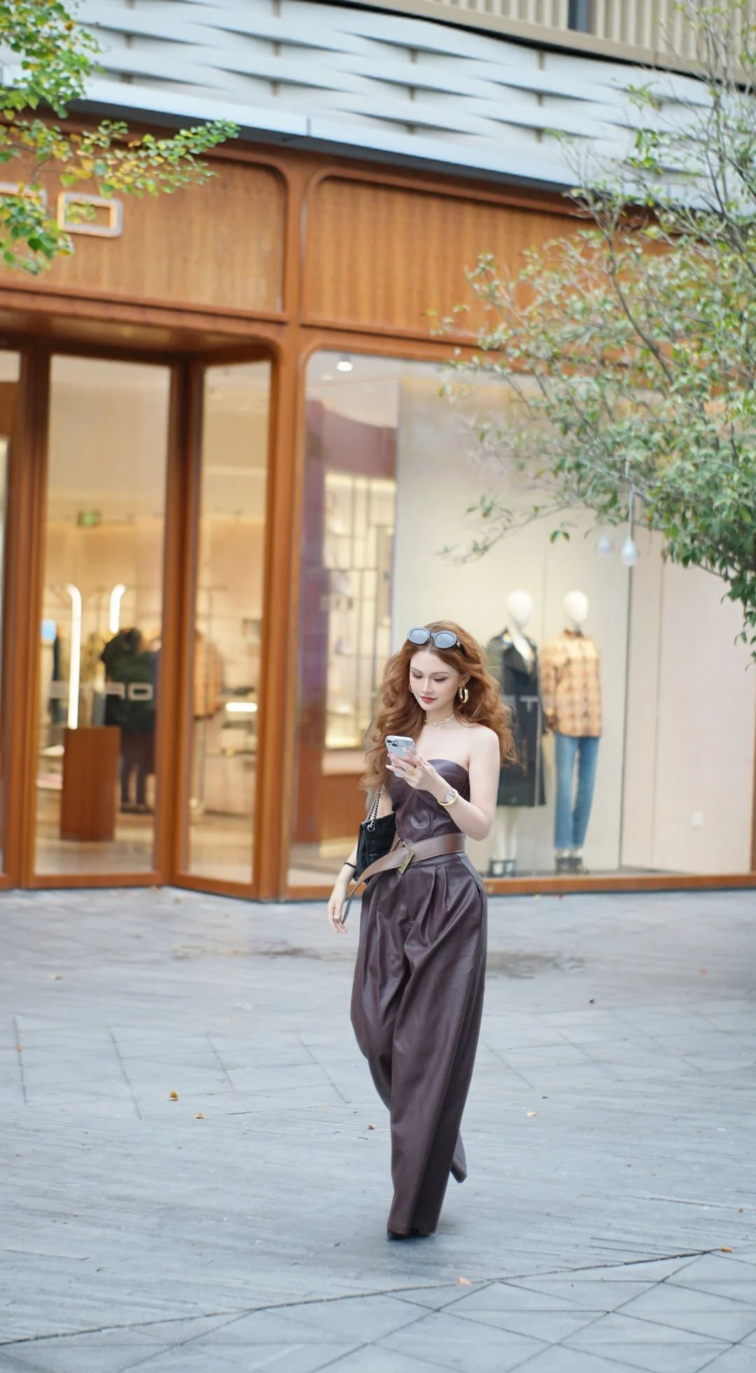 今天在苏州接女明星下班