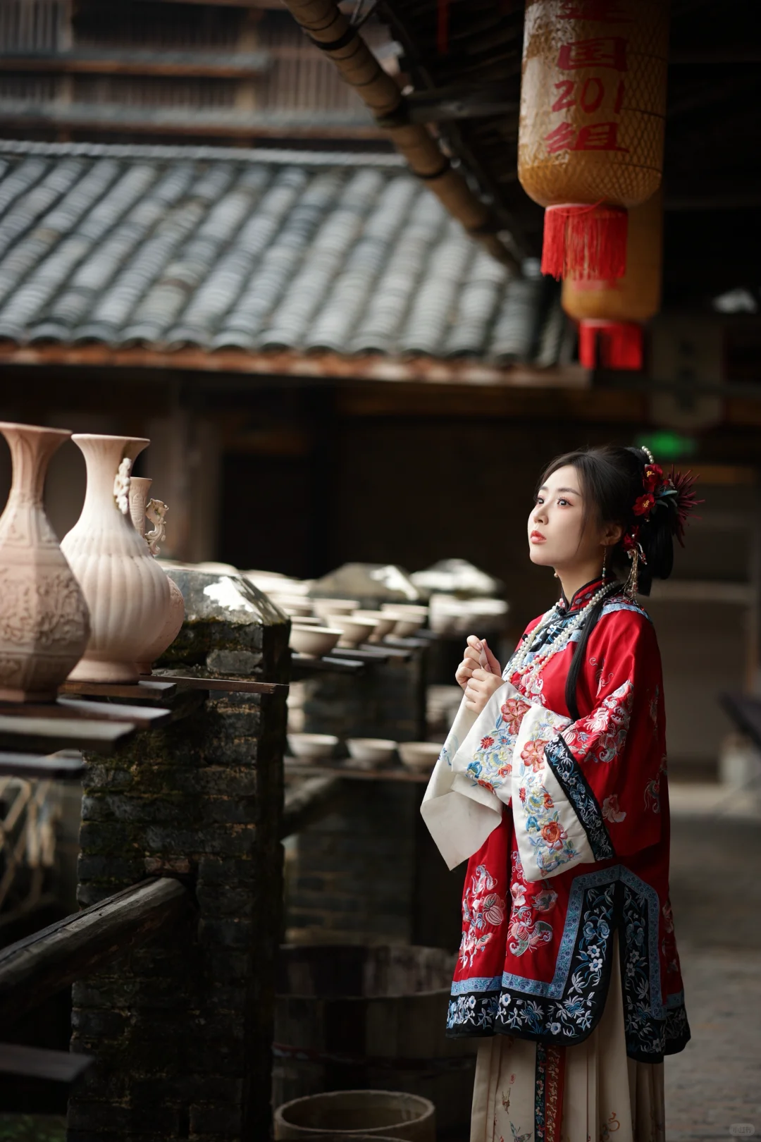 红色是真的出挑啊‼️景德镇清汉女妆造