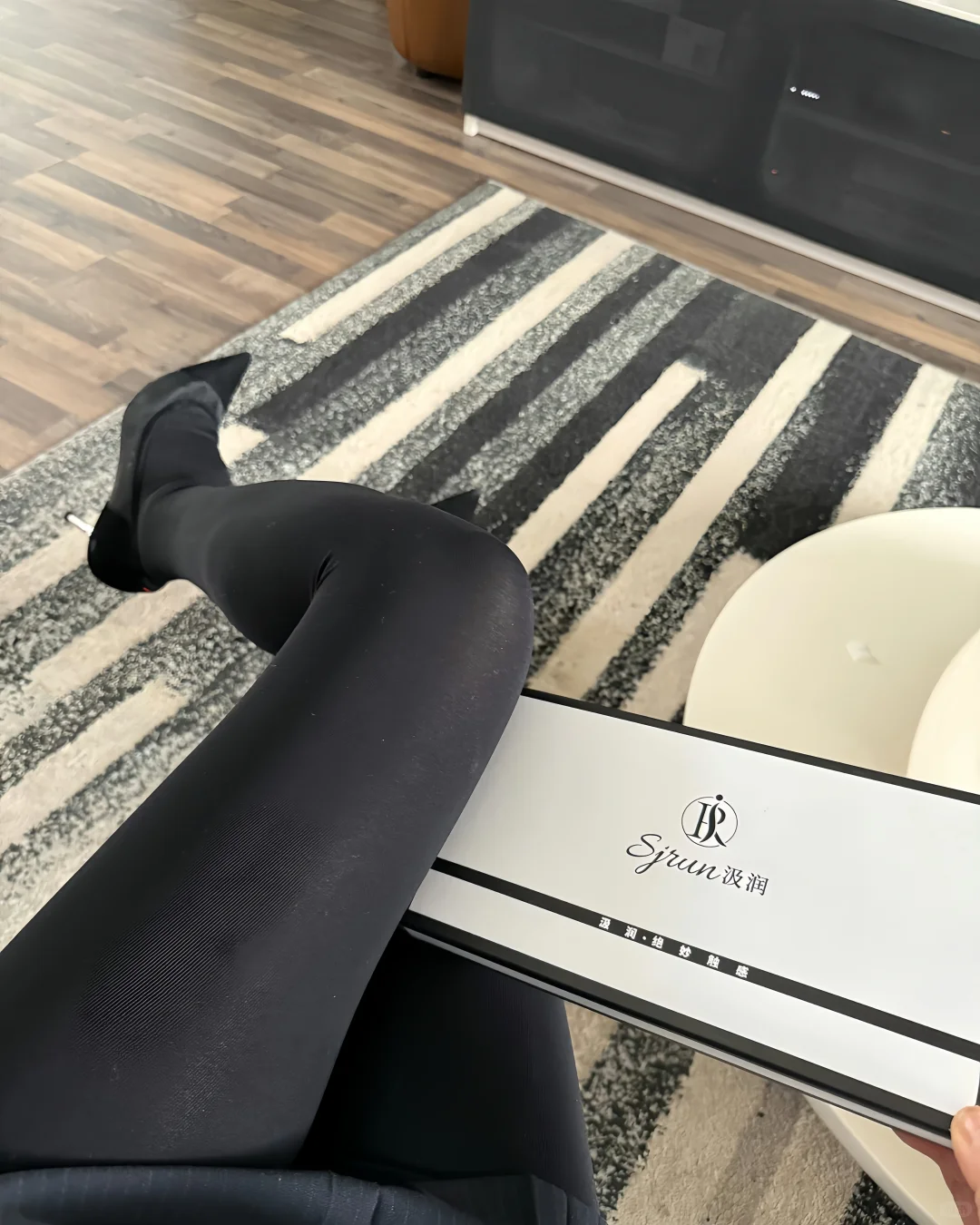 谁懂厚黑的美吖~就是脚臭臭的