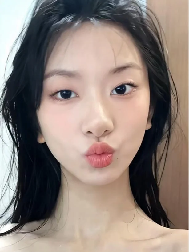 27 岁疯批姐姐 + 大叔控，会有人喜欢么？