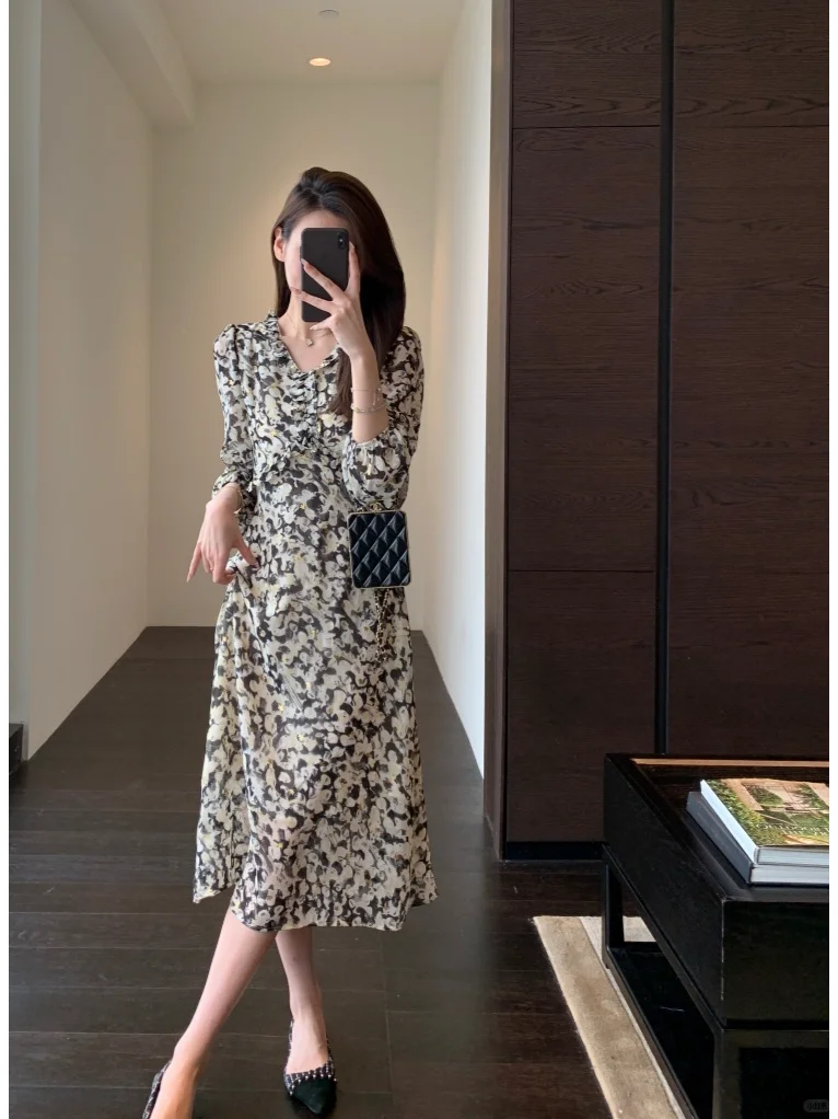 微妙勾勒出姣好的身材曲线哪个女生能够拒绝