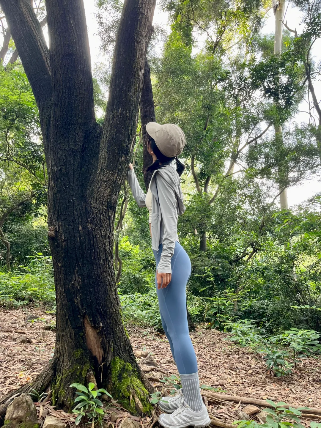 搬到山边居住的日子，穿瑜伽裤散步很舒服⛰️