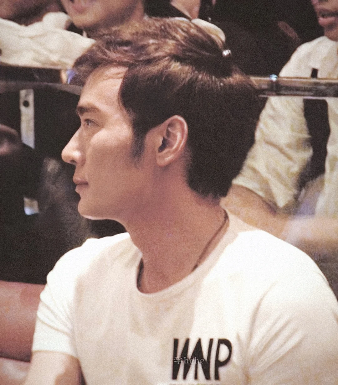 好完美的侧脸✨