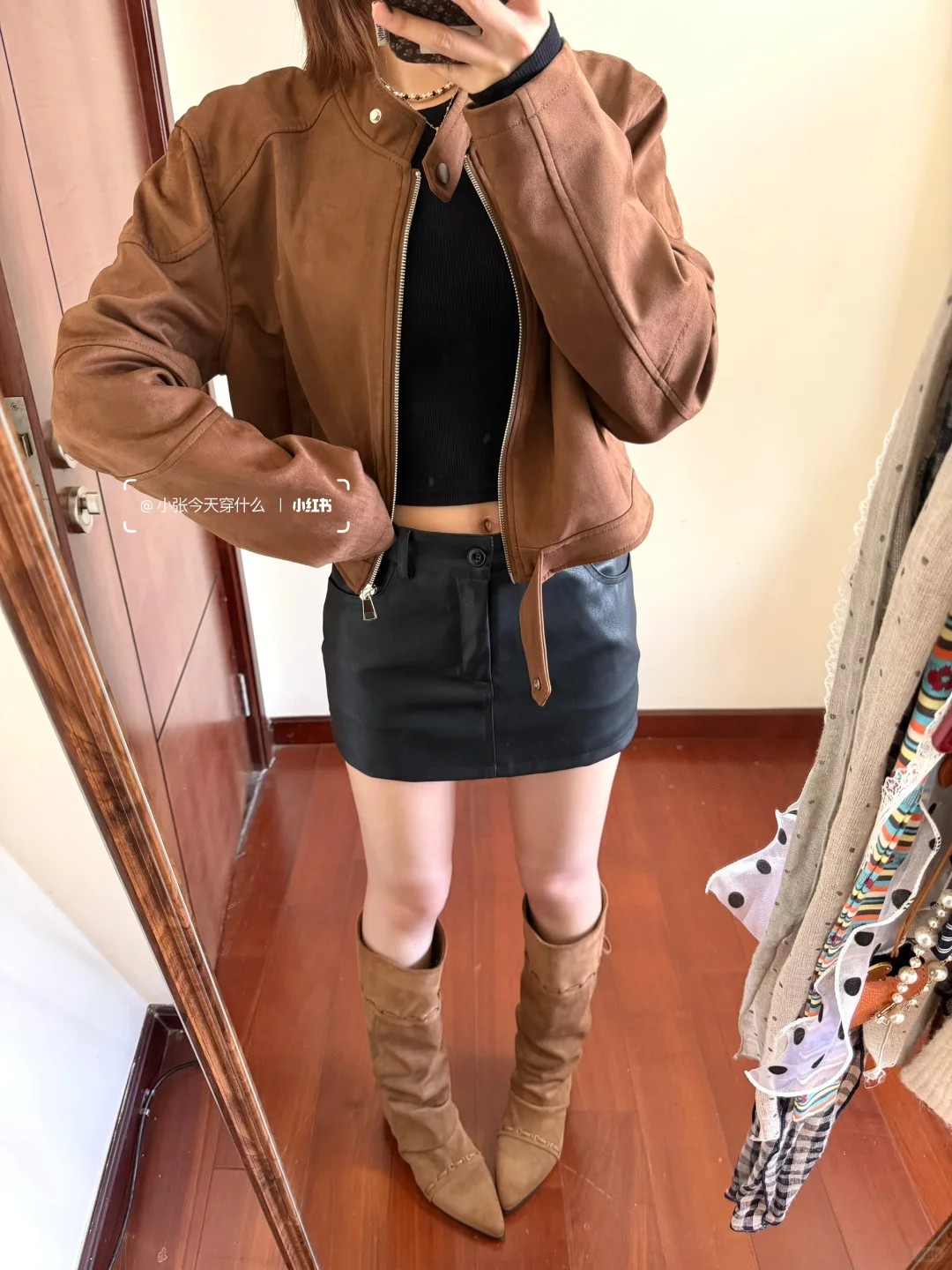 姐感辣妹🤎皮衣搭皮裙也太酷飒了！