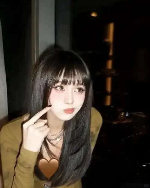 汪峰大女儿小苹果官宣恋情！20岁生日晒海边