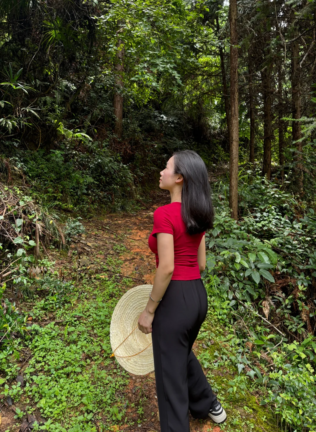 走在乡间的小路上，仿佛回到了小时候