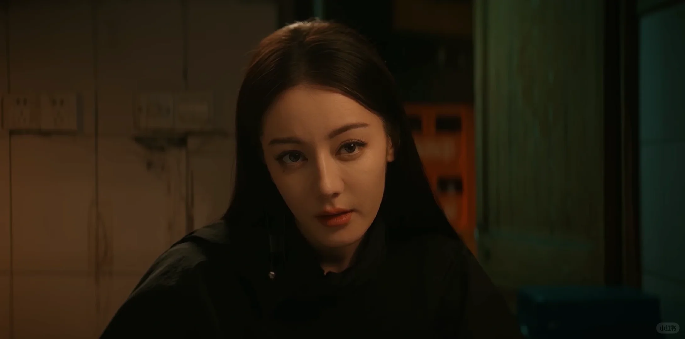 迪丽热巴大屏怼脸的神