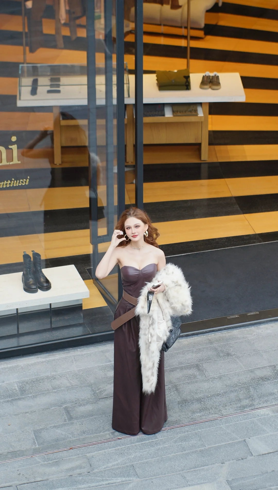 今天在苏州接女明星下班