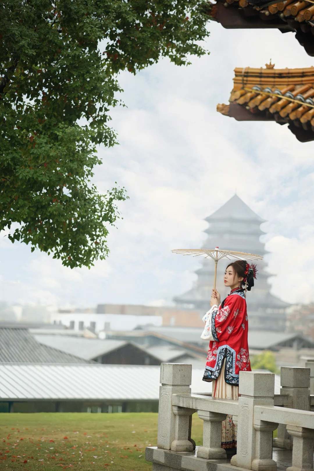 红色是真的出挑啊‼️景德镇清汉女妆造