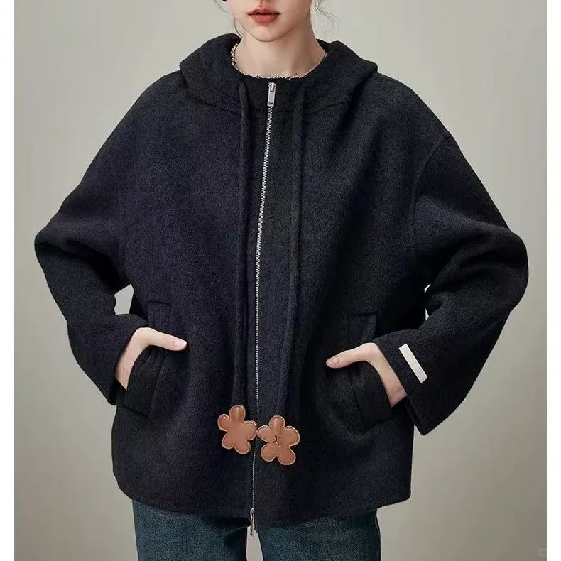 🧥连帽拉链设计，休闲又时髦！