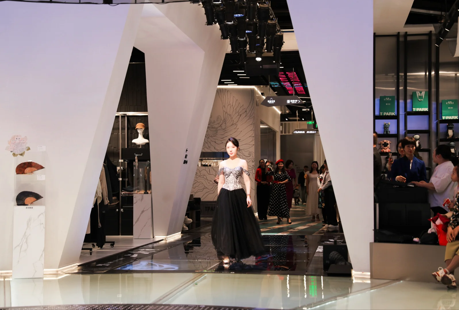 这一次，她真的发光了✨