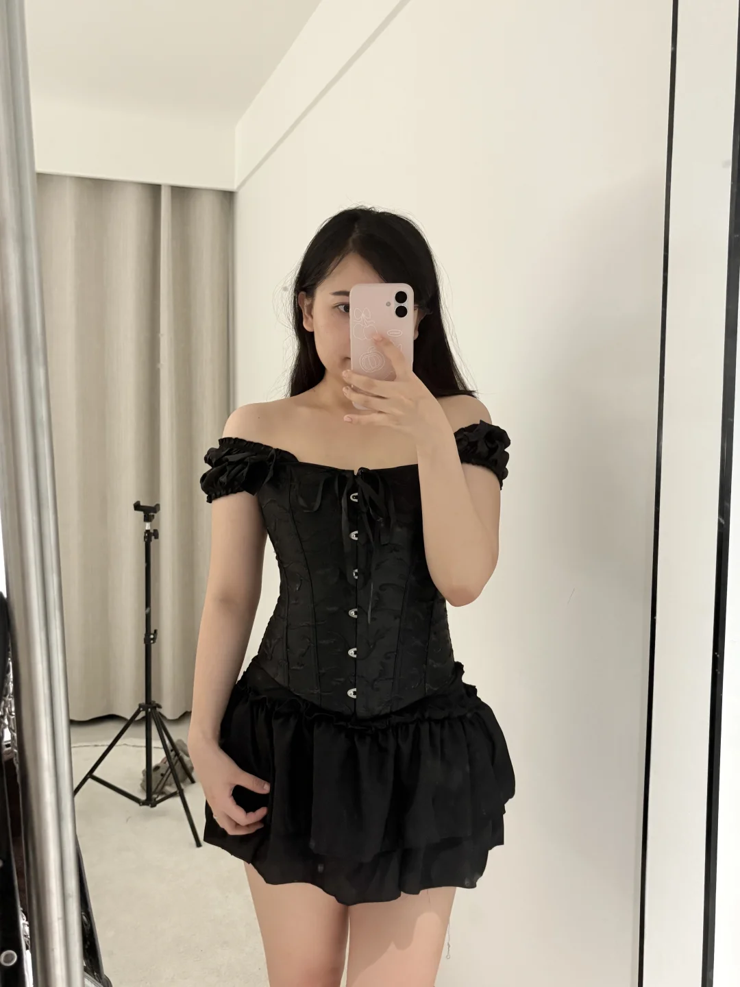 左滑▶️看肉肉女生鱼骨胸衣穿出折角腰身材！