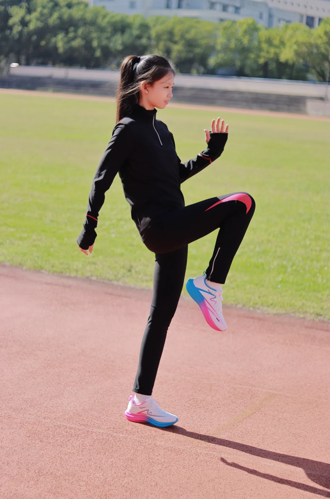 不拍戏的小演员是这样练出大长腿的！