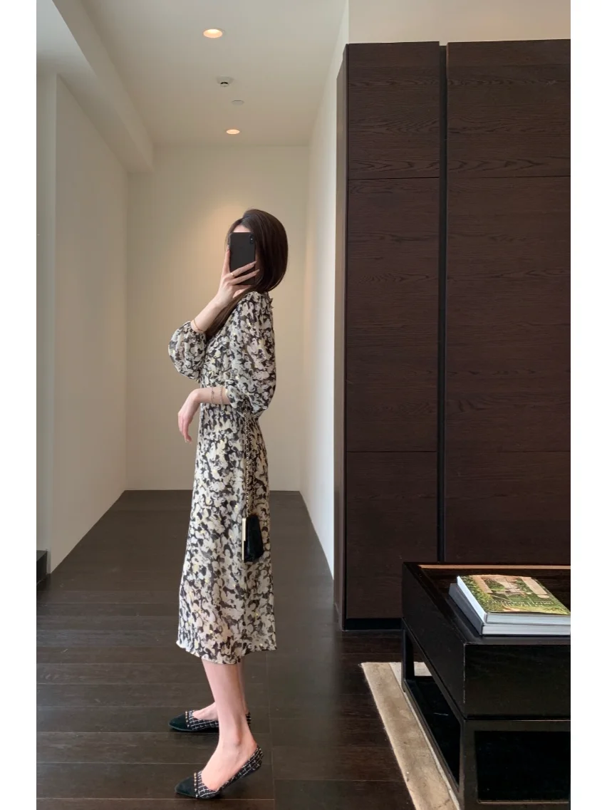 微妙勾勒出姣好的身材曲线哪个女生能够拒绝