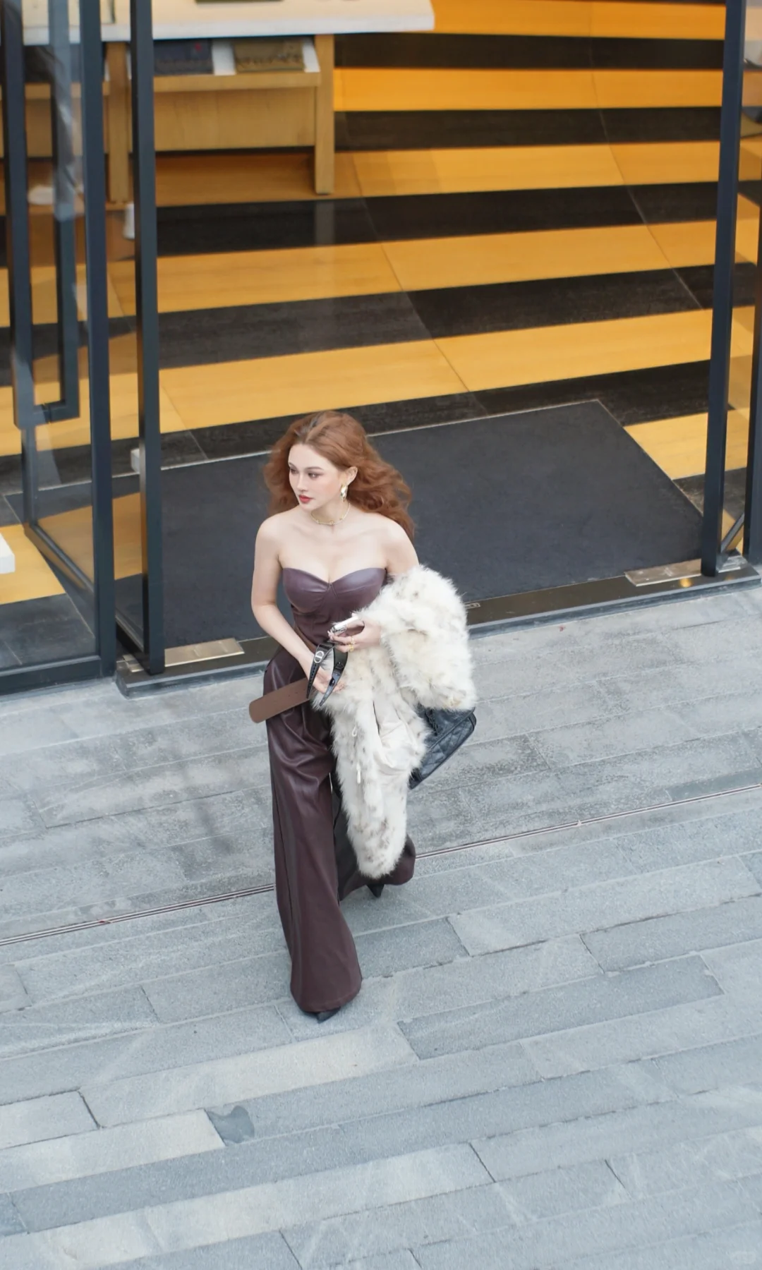 今天在苏州接女明星下班