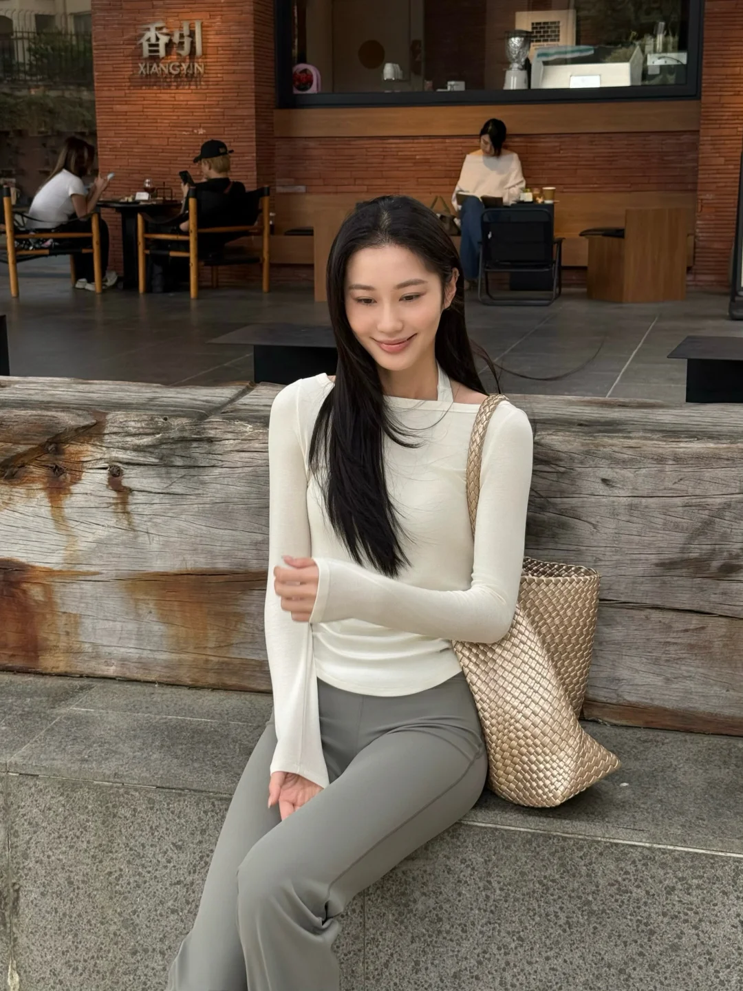 秋冬穿搭不臃肿，就靠这条超模微喇裤！