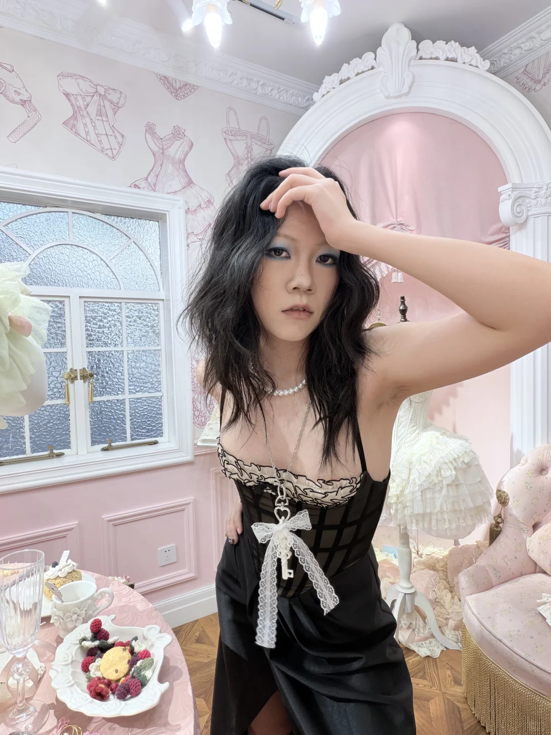 第一次穿胸衣，太锋利的美