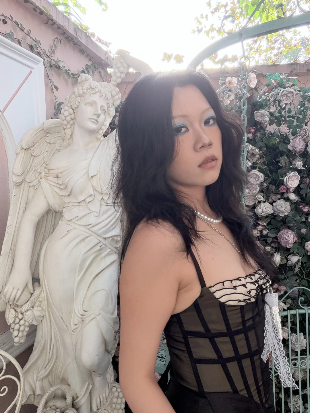 第一次穿胸衣，太锋利的美