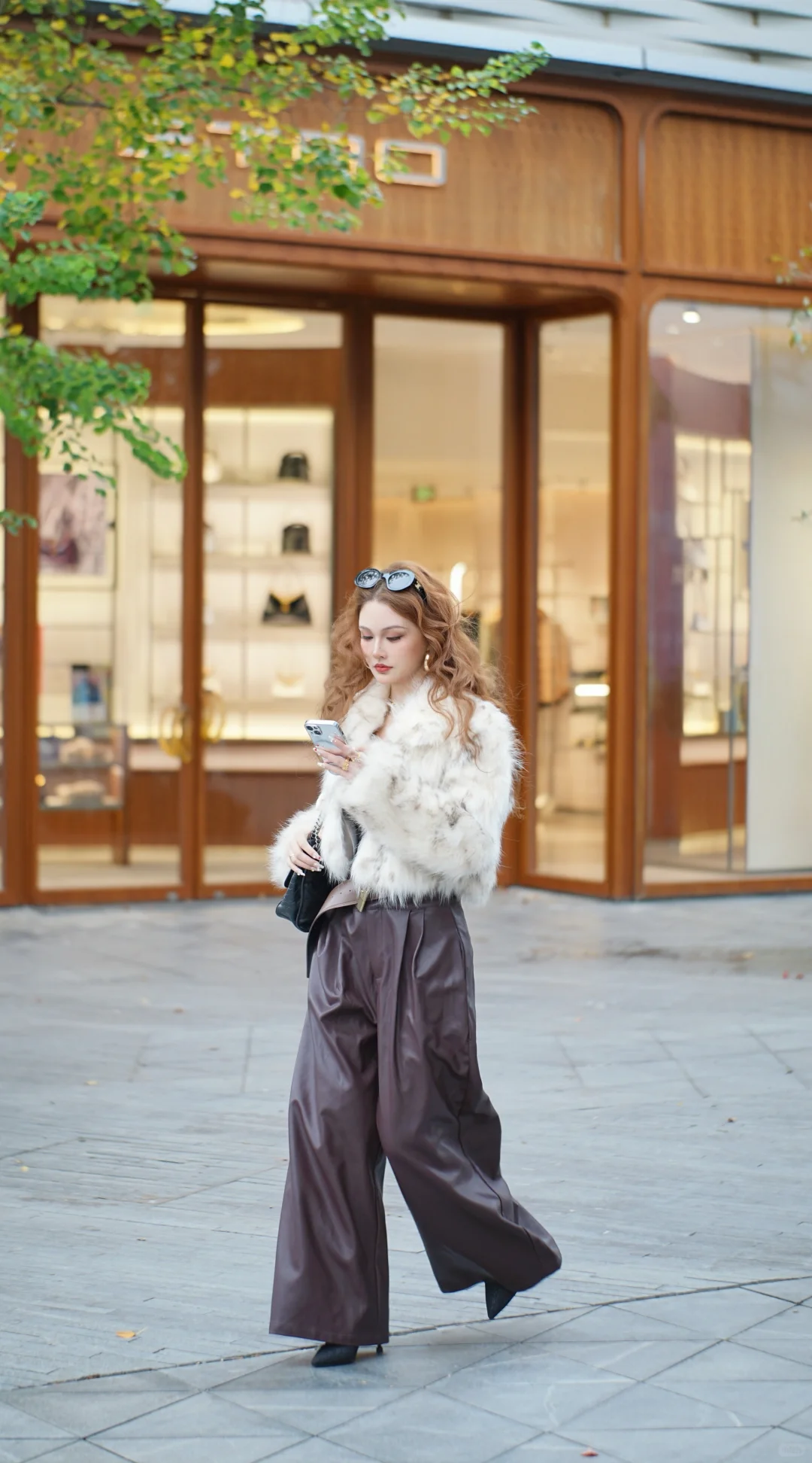 今天在苏州接女明星下班