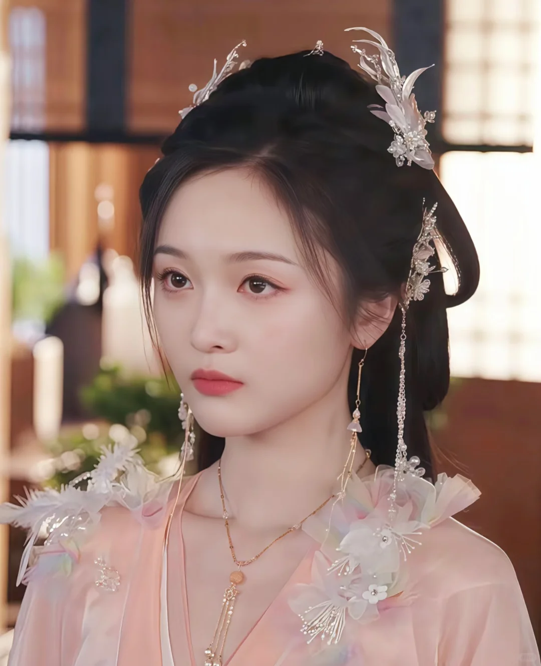 吴宣仪的古装造型和适配度比我想象中的好