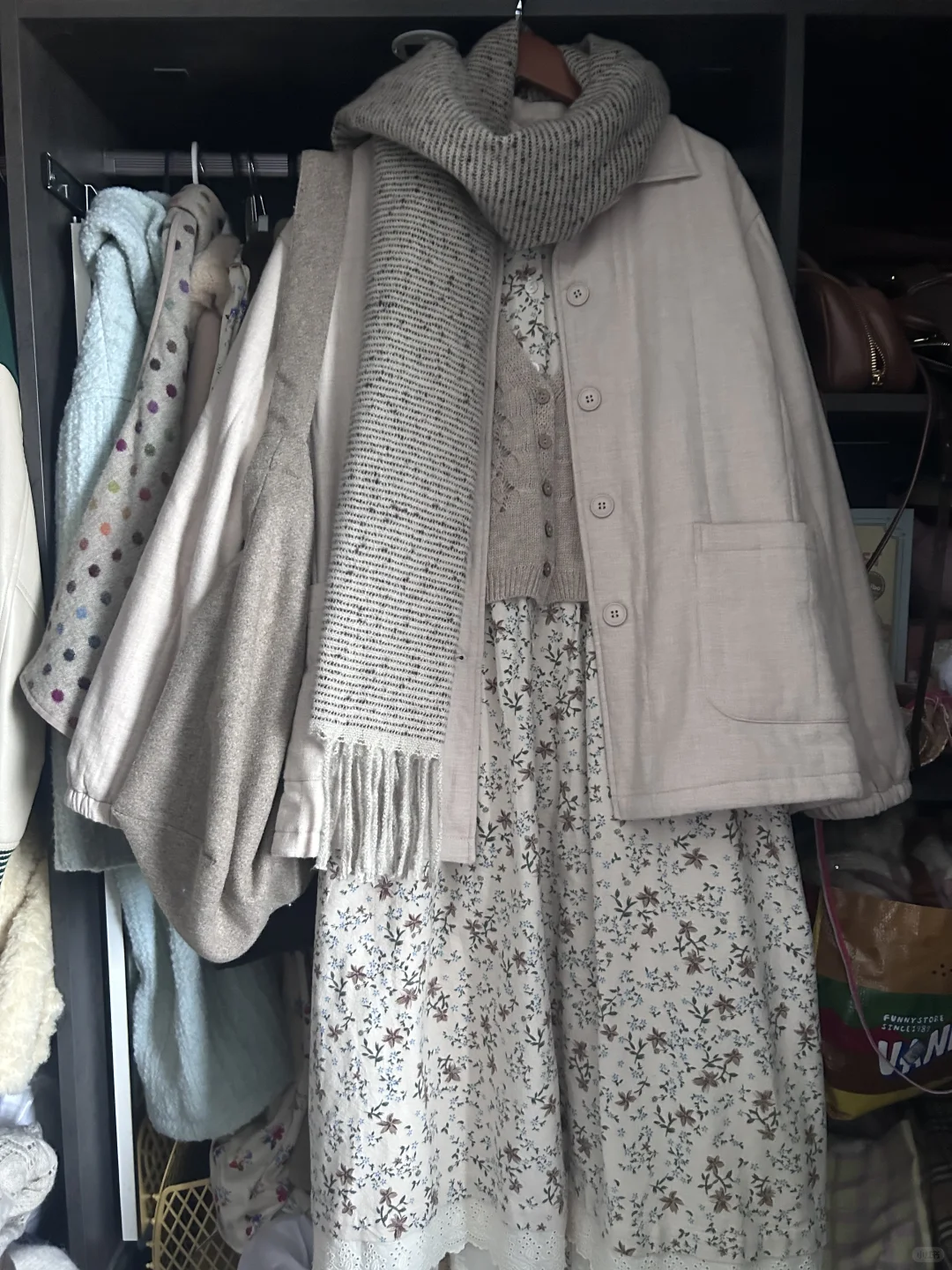 冬日女作家｜低饱和温柔奶茶色…