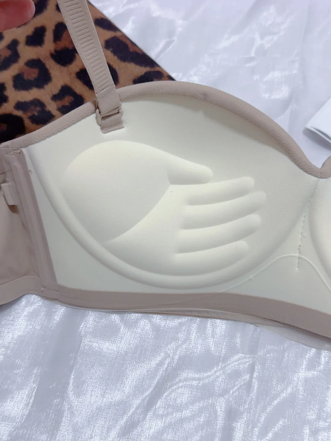 小胸夏日救星！无痕聚拢✨ 穿上直接小A变C杯！