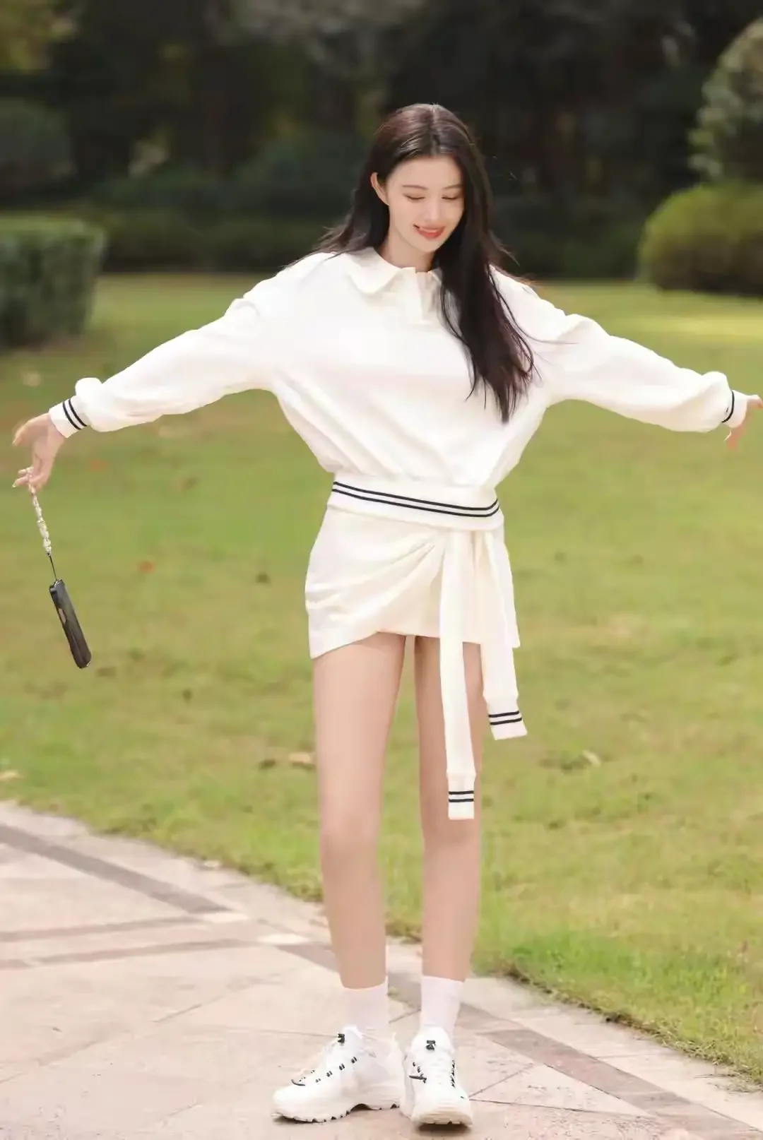 神仙姐姐王楚然不同风格穿搭真是女人味十足