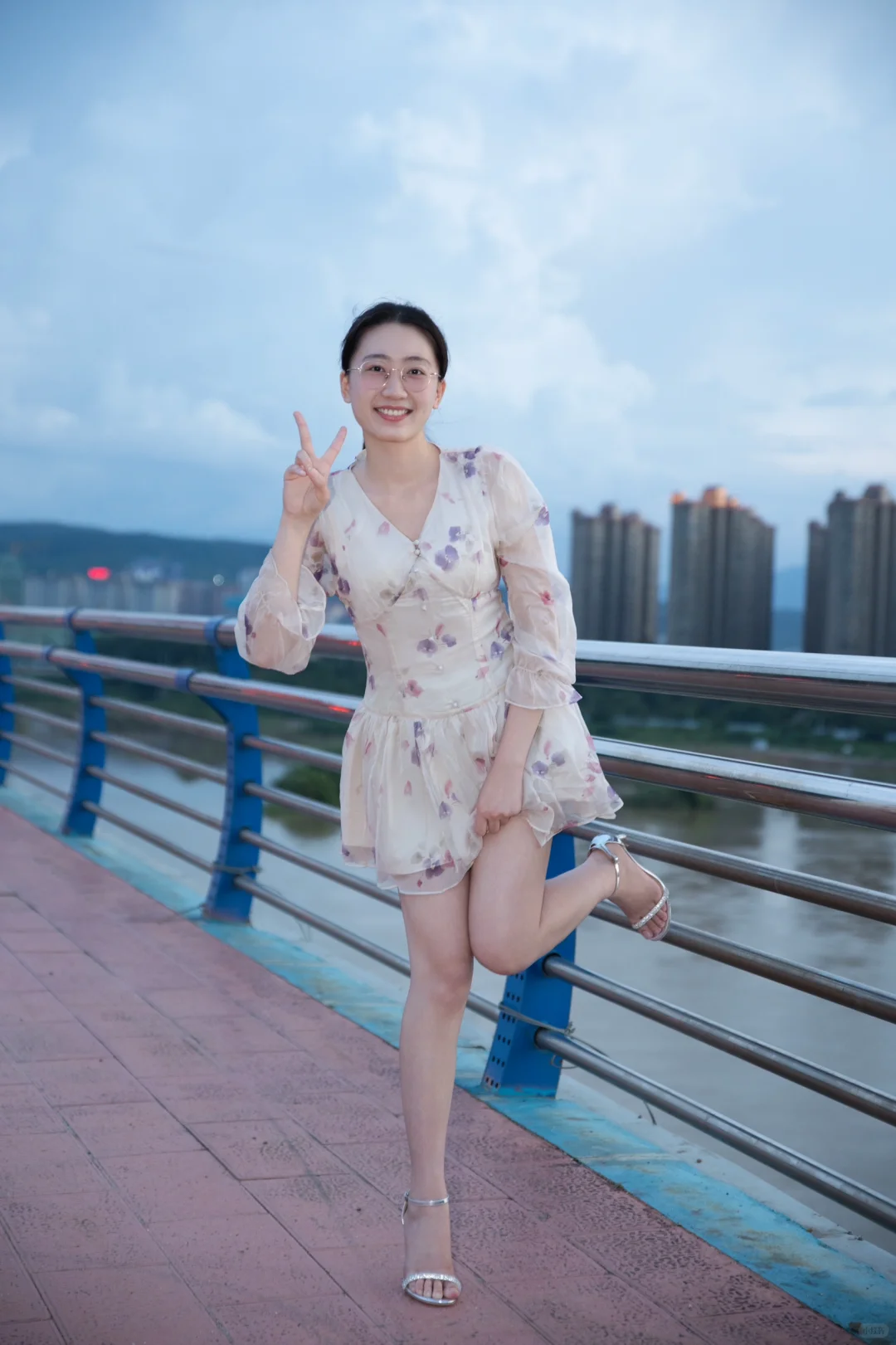 我在桥上等风来☔️