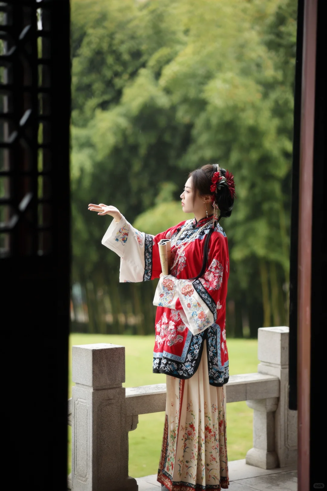 红色是真的出挑啊‼️景德镇清汉女妆造