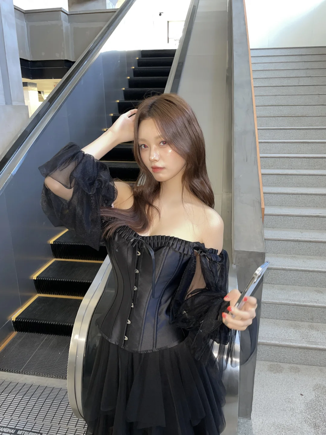 地铁出街被要 3 次链接！黑缎鱼骨胸衣杀疯了