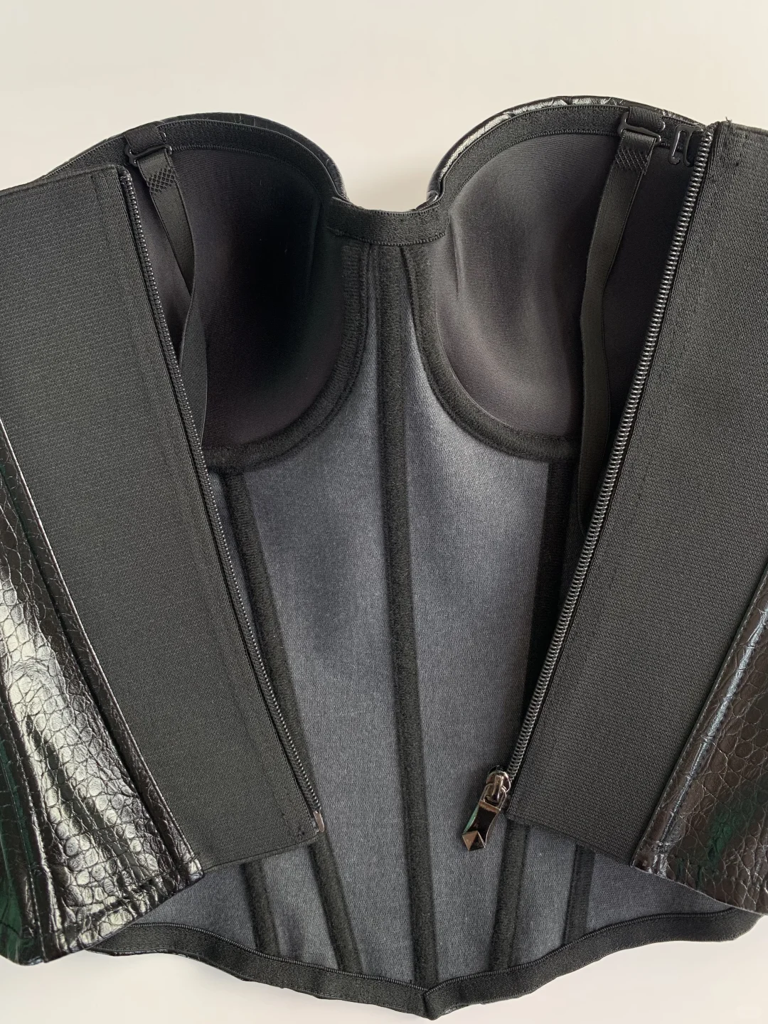 暗黑×酷飒｜鳄鱼皮纹鱼骨胸衣，自带高级感～