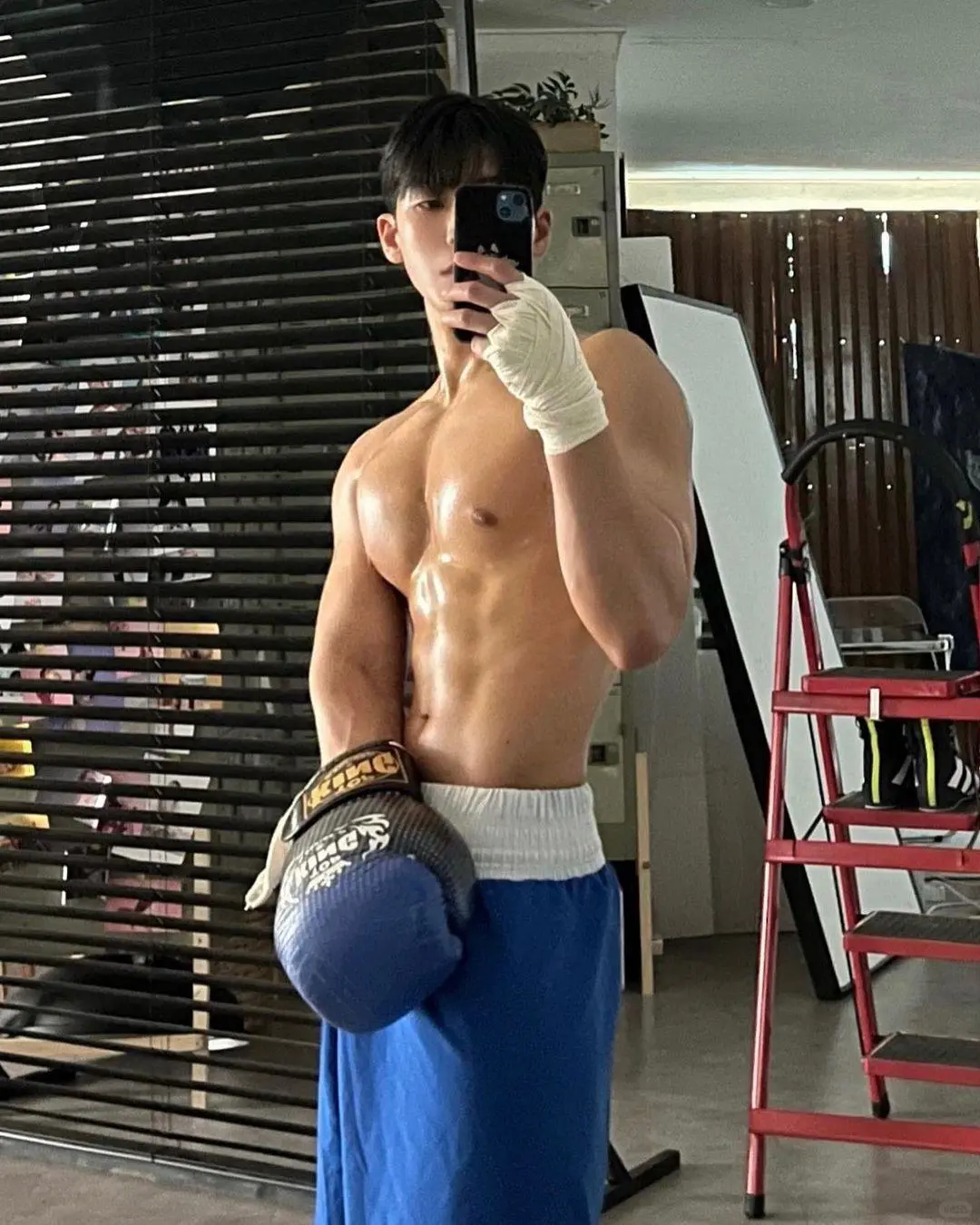 韩国模特：金贤宇