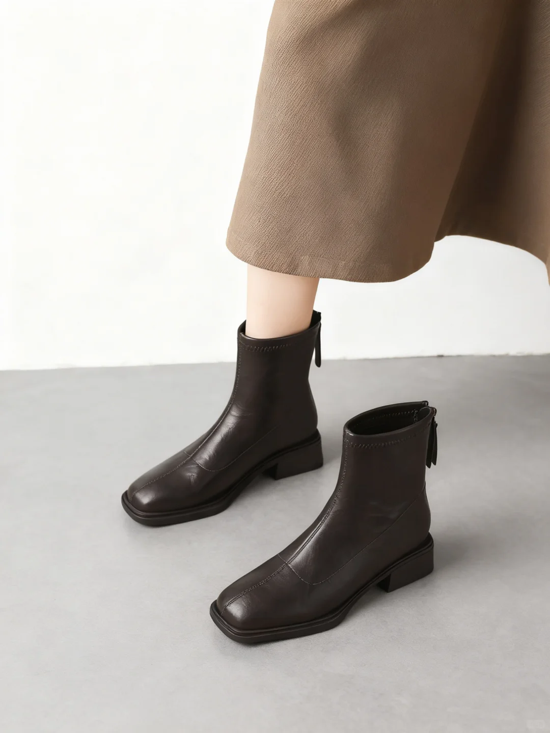 好喜欢这双黑色瘦瘦靴！！上脚也太显腿细了