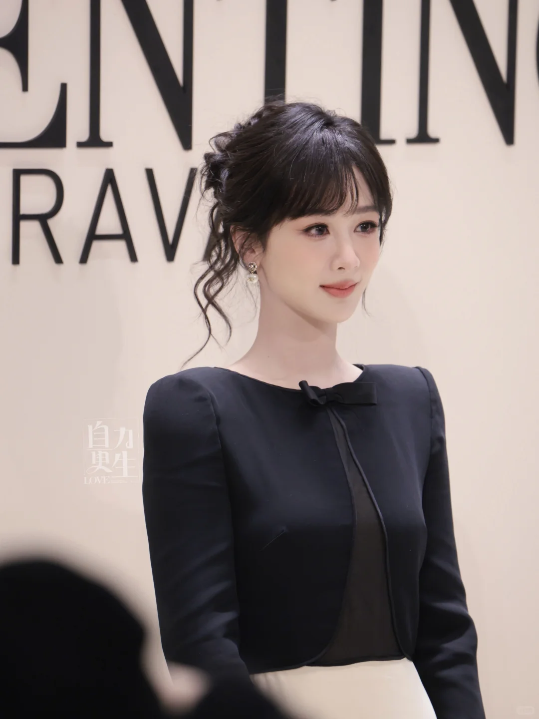 竟然才发现杨紫的脖子好修长