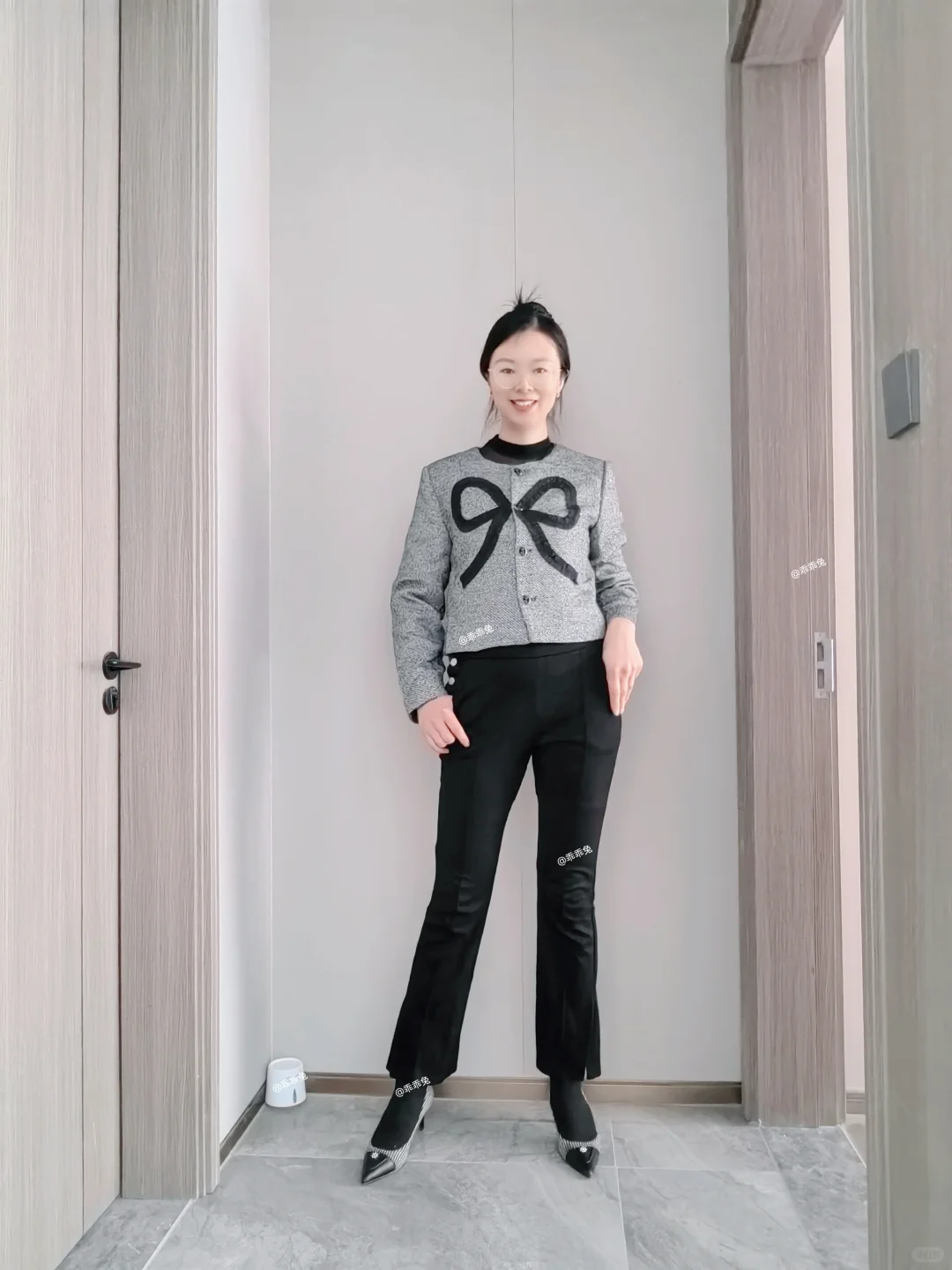 谁说高跟鞋非得配裙子丝袜，配裤子不行吗？