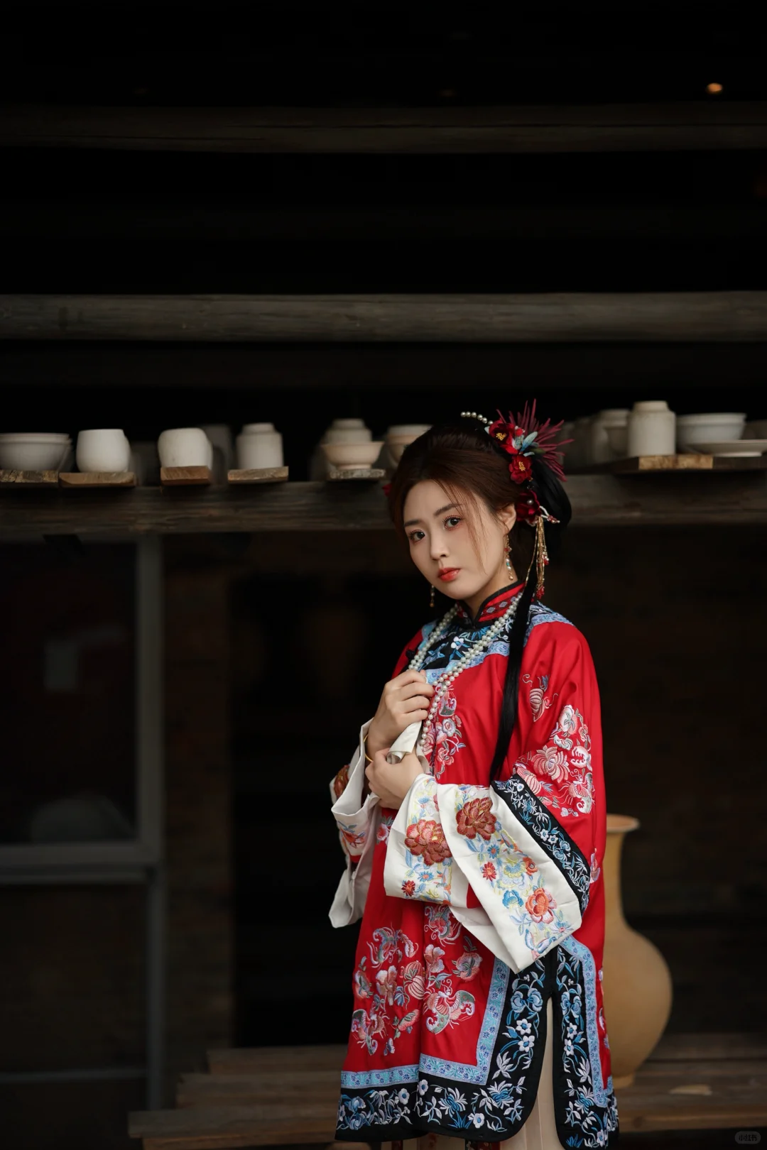 红色是真的出挑啊‼️景德镇清汉女妆造