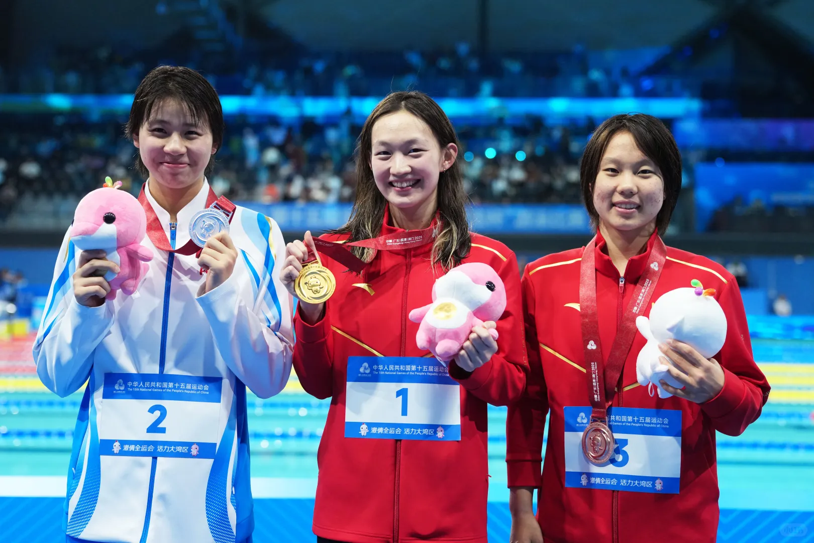 女800自金牌李冰洁 银牌毛奕菡 铜牌高唯中