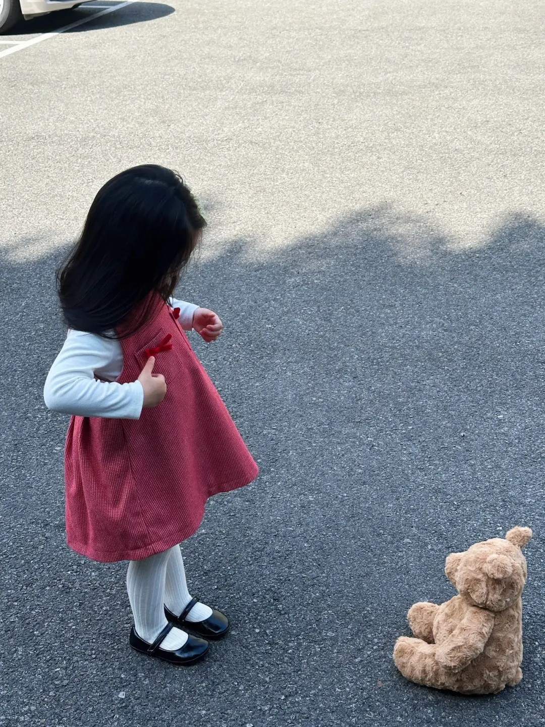 小女孩穿上红裙子有多漂亮✨