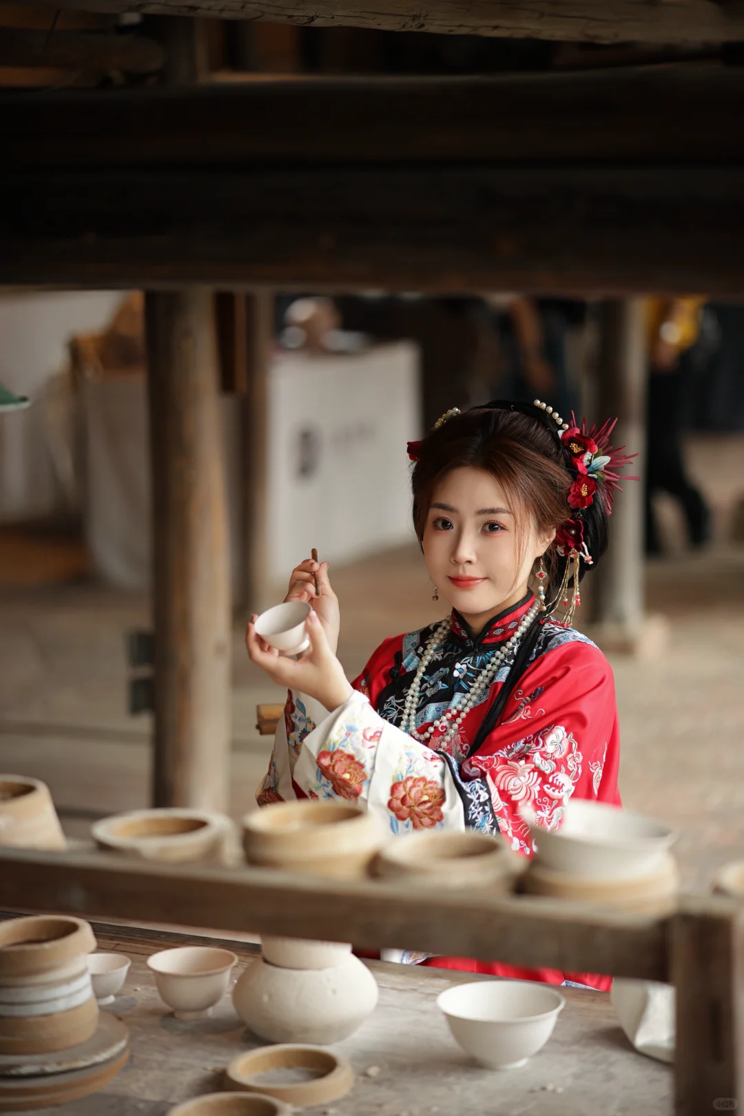 红色是真的出挑啊‼️景德镇清汉女妆造