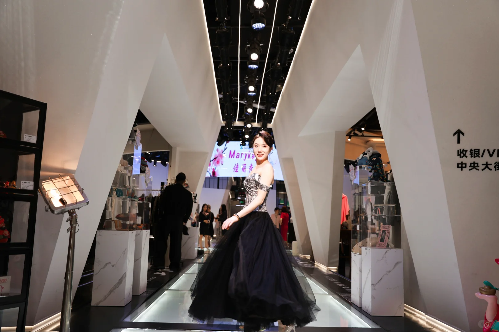 这一次，她真的发光了✨