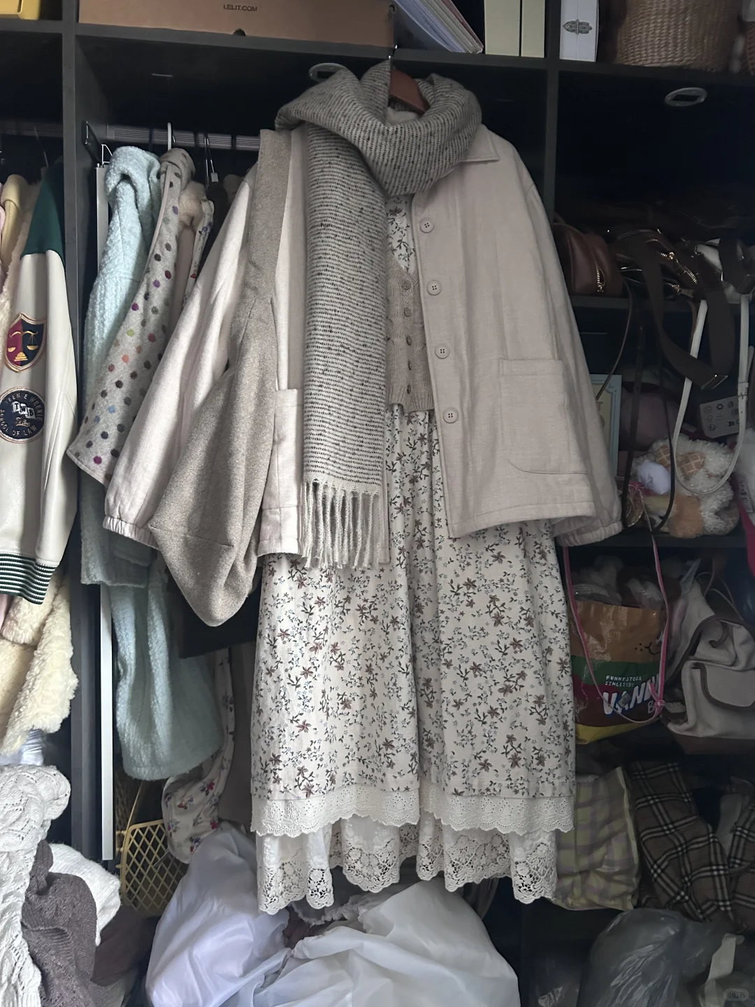 冬日女作家｜低饱和温柔奶茶色…