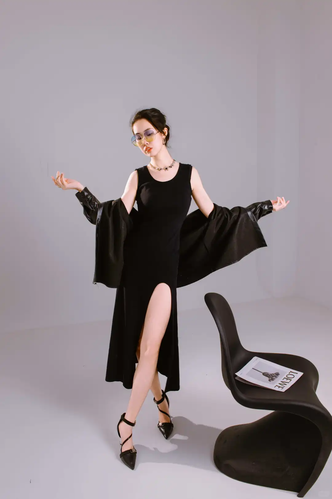 背景无物，心中有光。