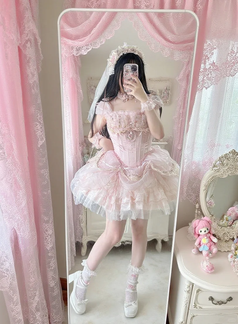 忽略所有货不对板的细节蕾拉心事也还行吧