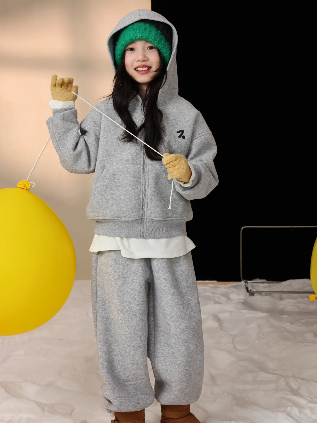 🧤灰色运动套装也能穿出元气甜妹感！