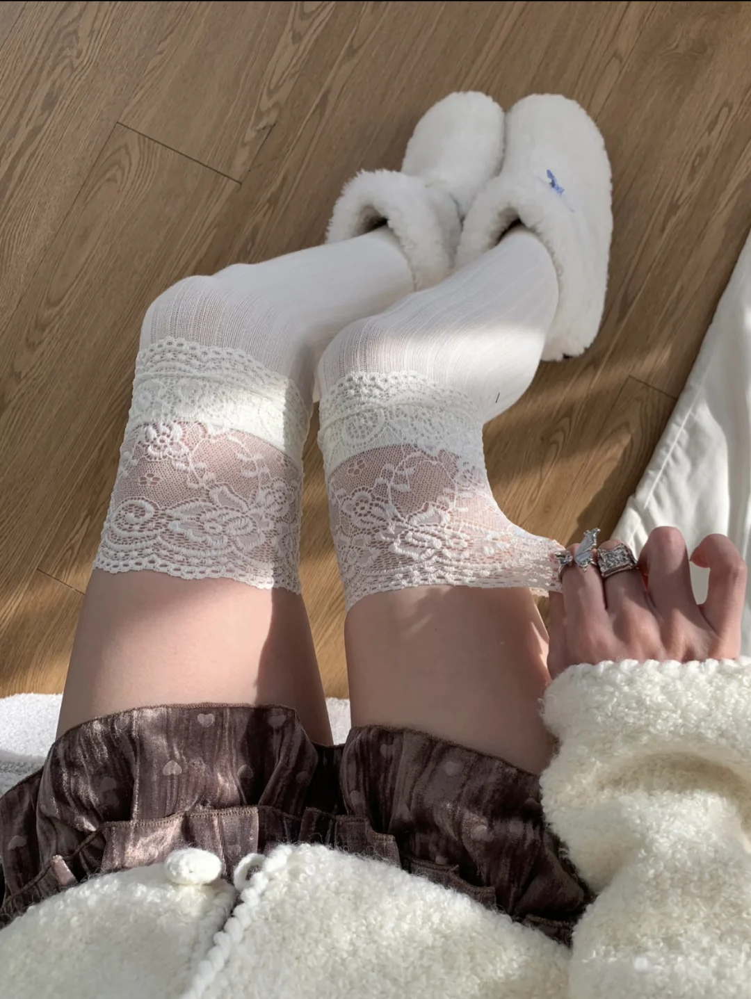 这么好看的过膝袜子我先穿了～