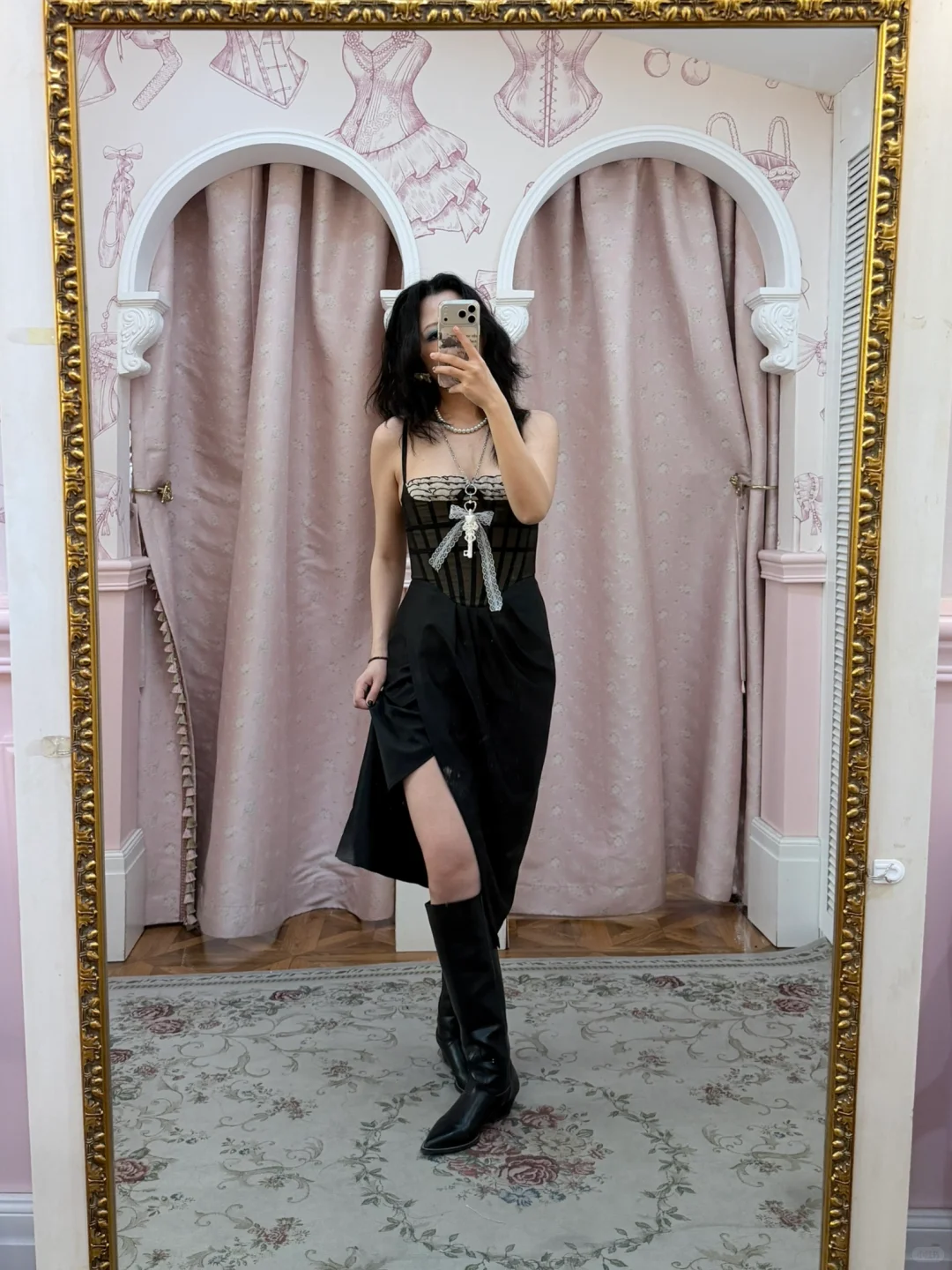 第一次穿胸衣，太锋利的美