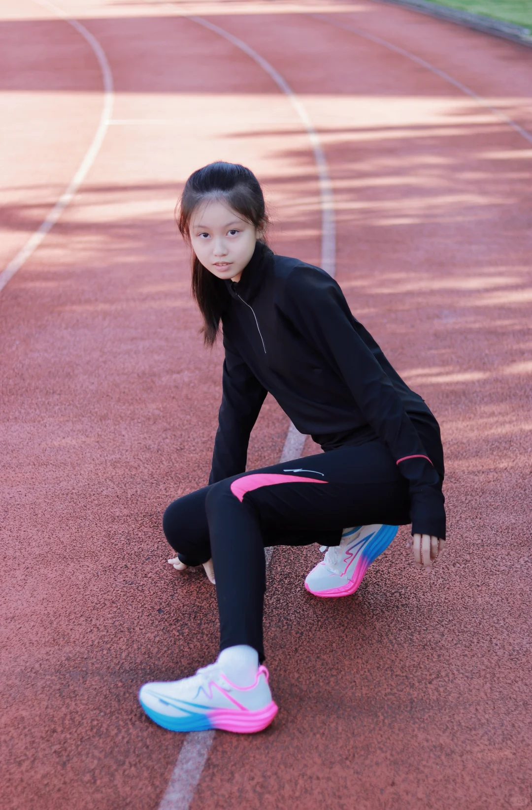 不拍戏的小演员是这样练出大长腿的！