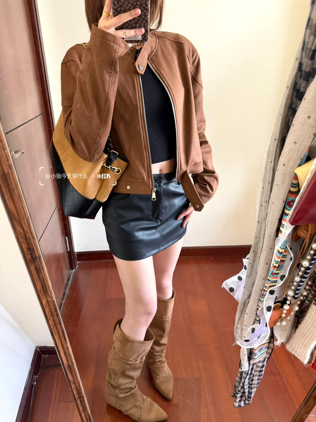 姐感辣妹🤎皮衣搭皮裙也太酷飒了！